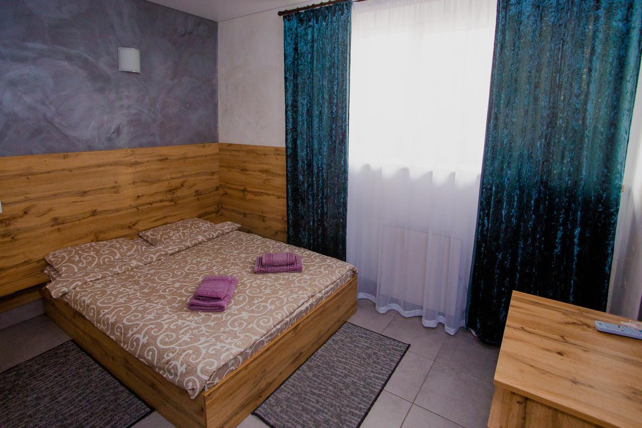 Ok Hotel Rivne Ngoại thất bức ảnh