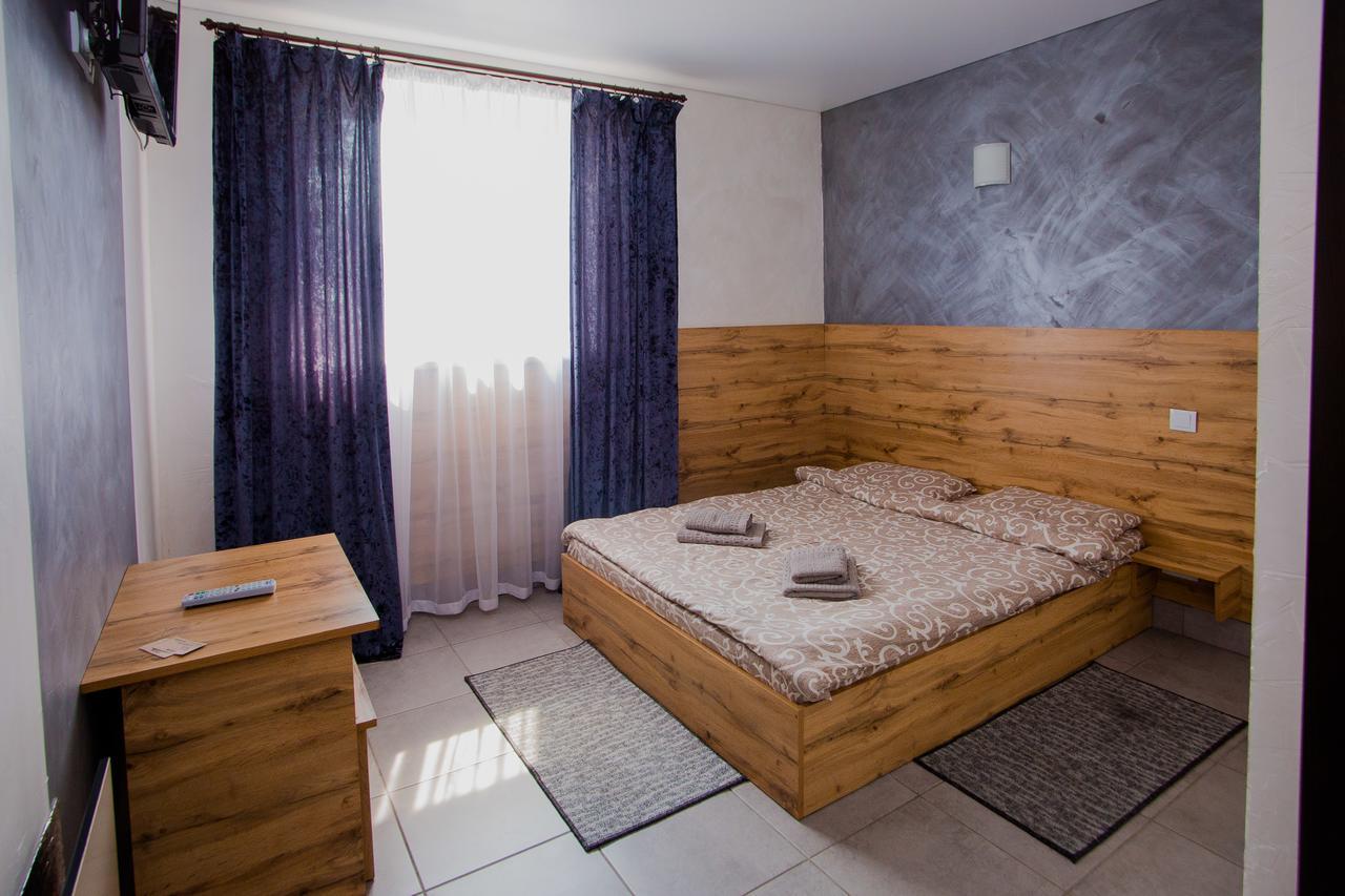 Ok Hotel Rivne Ngoại thất bức ảnh